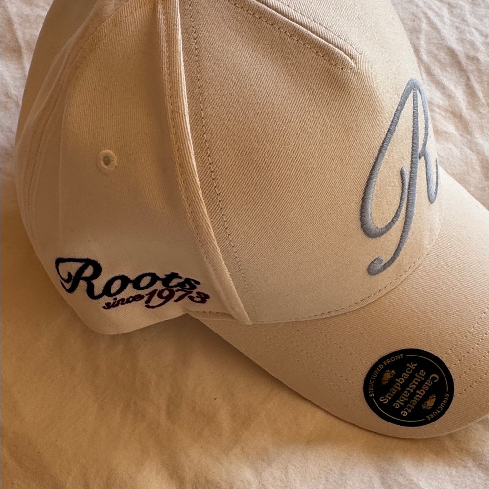Beige Baseball Cap with Embroidered R - Picture 2 of 3